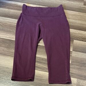 Spalding women’s capri athletic leggings size medium